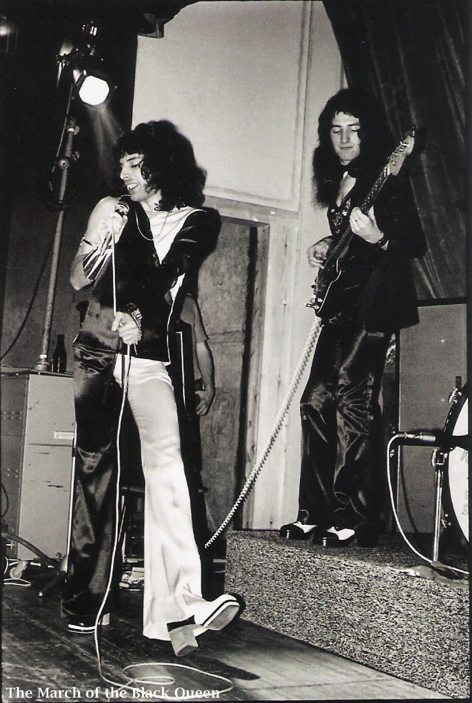 1973.10.26_queen_live_imperial_college_m_rock_01.jpg