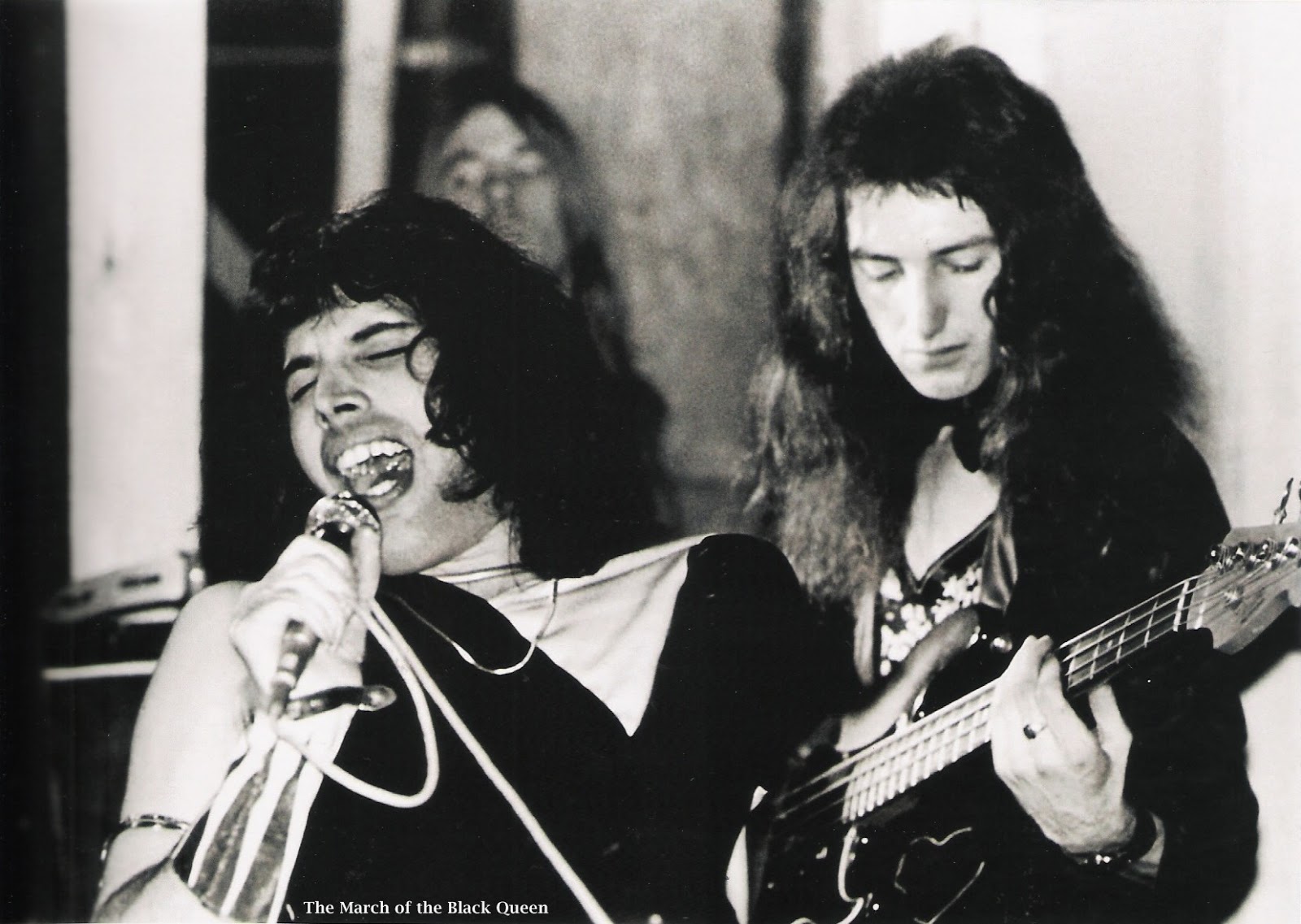 1973.10.26_queen_live_imperial_college_m_rock_04.jpg